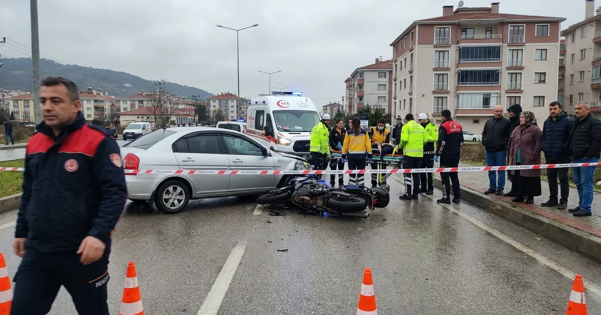 Kocaeli Karamürsel'de Otomobil ve Motosiklet Çarpıştı: 4 Yaralı - Son Bir Dakika