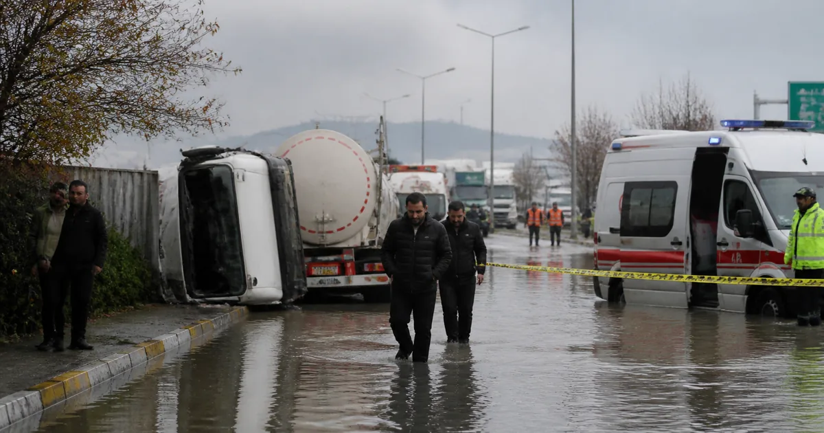 Göl kavşağında kaza: Tır sürücüsü hayatını kaybetti