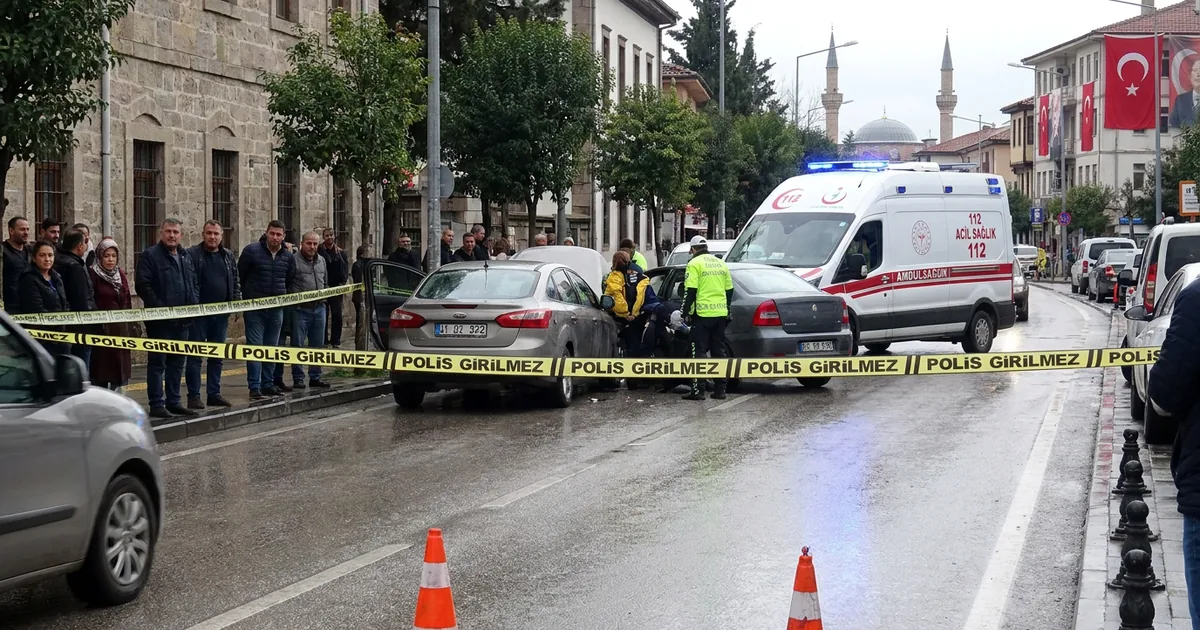 İznik Kaynarca Mahallesi'nde trafik kazası: 2 can kaybı