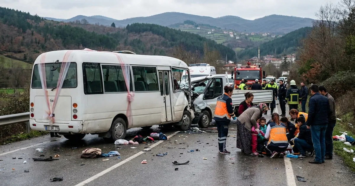 Bartın'da minibüs ve hafif ticari araç çarpıştı: 21 yaralı