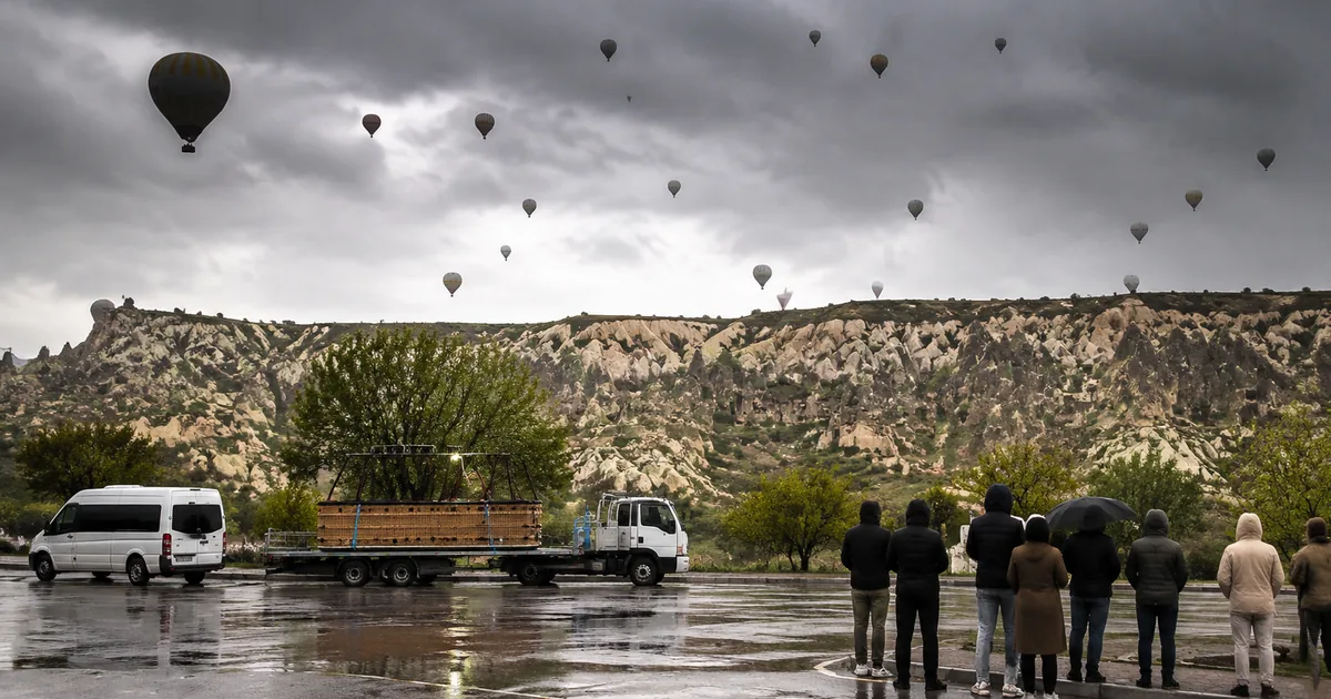 Nevşehir'de Olumsuz Hava Şartları Balon Turlarını Durdurdu