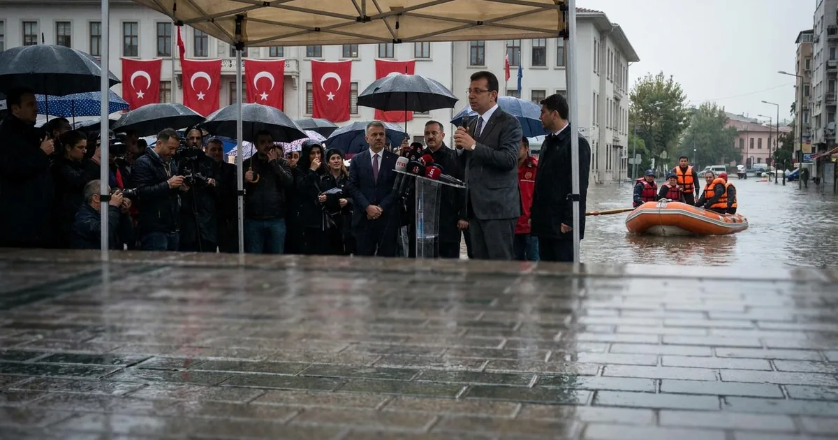Mahkeme kararıyla atanan Gürsel Tekin görevden ayrıldı