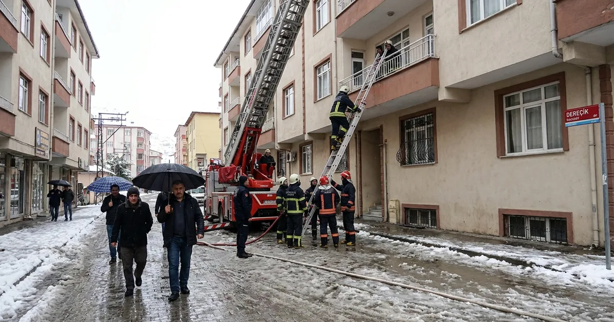 Hakkari'de uzman çavuş itfaiye merdiveninde can verdi - Son Bir Dakika