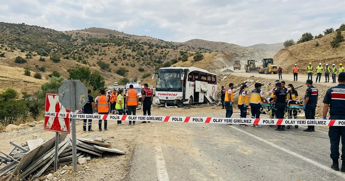 Isparta'da Tur Otobüsü Kazası: 5 Can Kaybı, 25 Yaralı
