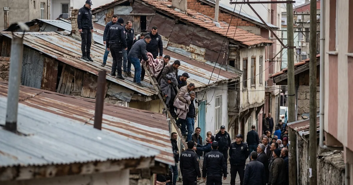 Erzurum'da Çatılarda Gizlenen 10 Düzensiz Göçmen Yakalandı - Son Bir Dakika