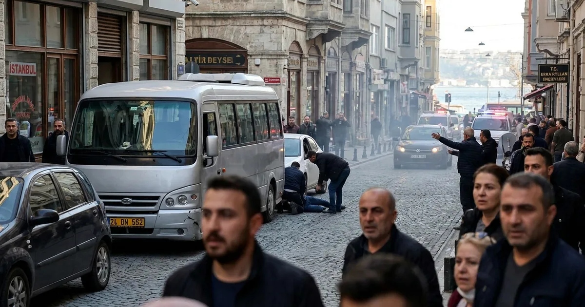 Minibüs şoförü araçla çevredekilerin üzerine sürdü: 1 ölü - Son Bir Dakika