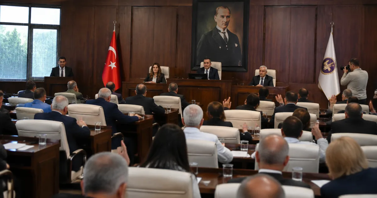 Afyonkarahisar'da CHP'de Kriz: 6 Meclis Üyesi Toplantıya Katılmadı