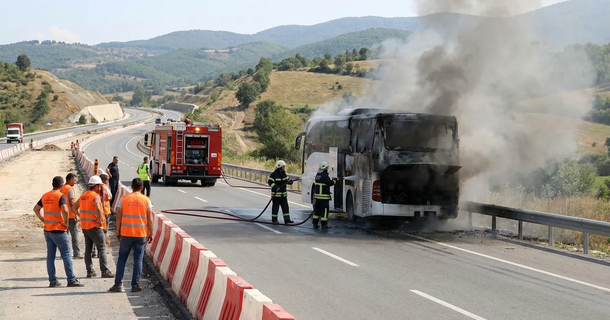 Bolu geçişindeki otobüs yangınında can kaybı yaşanmadı - Son Bir Dakika