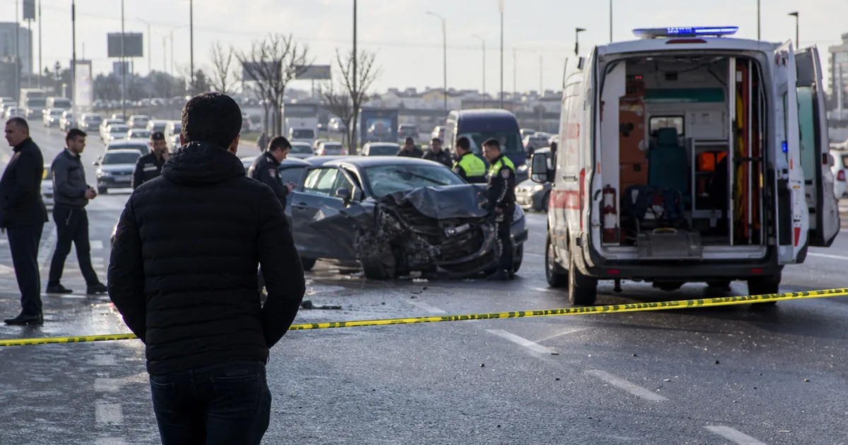 Aksaray'da Gökler Kavşağı'nda feci kaza: 1 ölü, 2 yaralı
