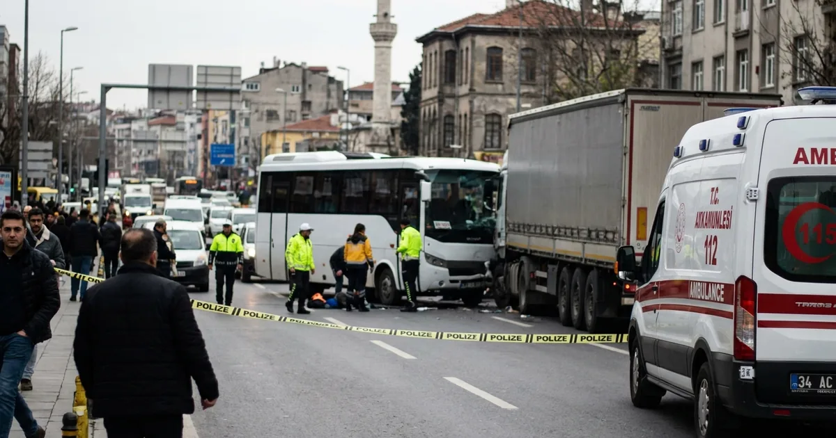 Gaziantep'te otobüs tırla çarpıştı: 2 ölü, 22 yaralı