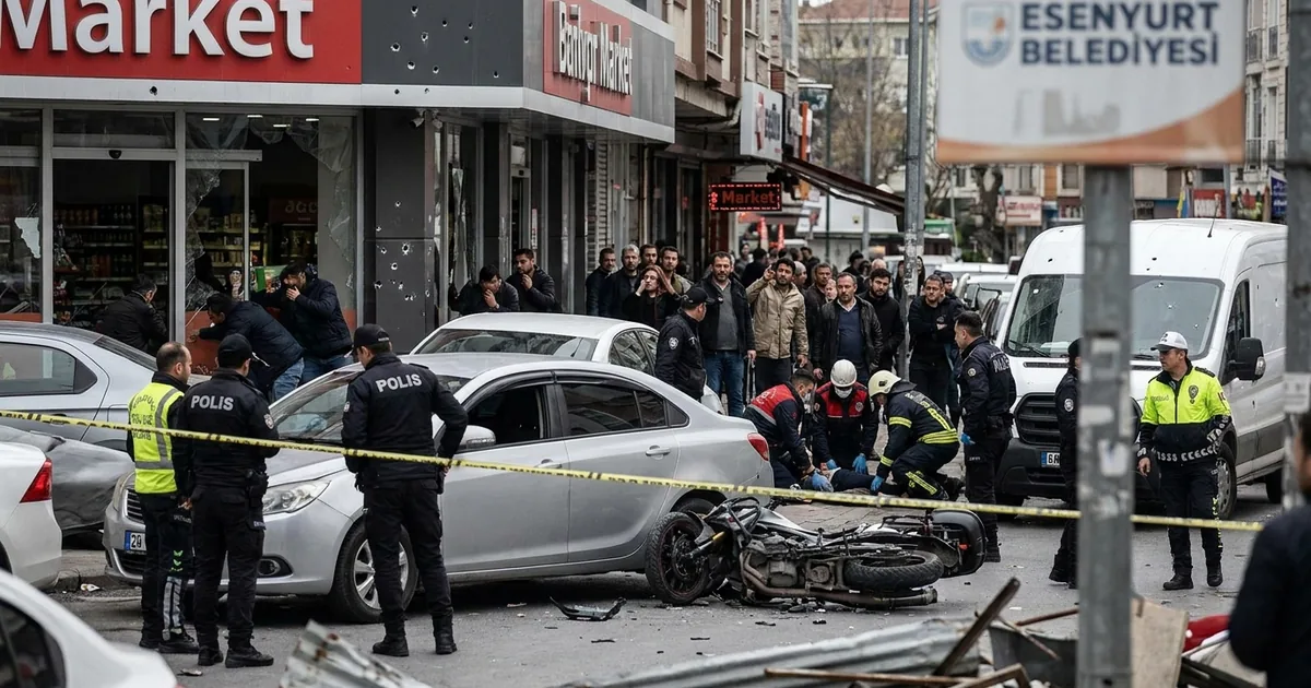 Esenyurt’ta silahlı çatışma dehşeti: Motosikletli gruba otomobilden ateş