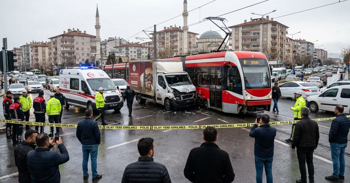 Güvenlik Kamerasına Yansıdı: Kayseri'de Tramvay Kazası