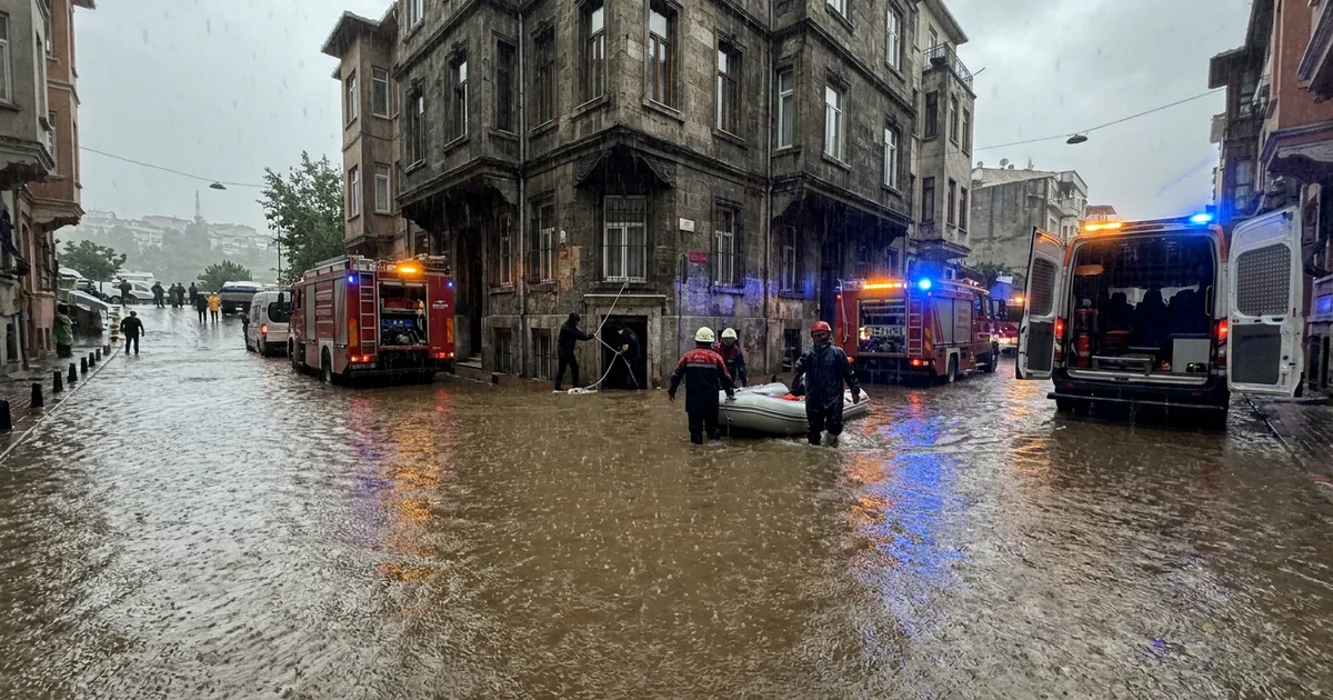 İstanbul Ayazağa'da sel bilançosu: Can kaybı 4'e yükseldi - Son Bir Dakika