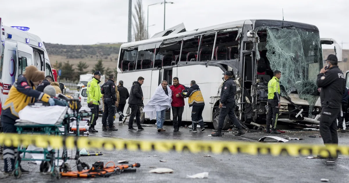 Balıkesir Bandırma'da otobüs kazası: 3 ölü, 31 yaralı