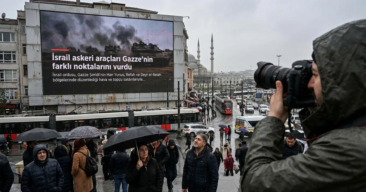 İsrail askeri araçları Gazze'nin farklı noktalarını vurdu - Son Bir Dakika