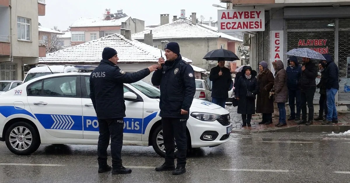 İzmir Alaybey Mahallesi'nde silah sesleri: 3 gözaltı