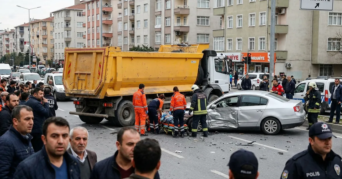 Ümraniye'de hafriyat kamyonu otomobile çarptı: 4 yaralı - Son Bir Dakika