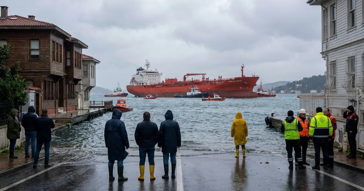 6 bin ton yağ yüklü tanker arıza yaptı: Boğaz trafiği durdu - Son Bir Dakika