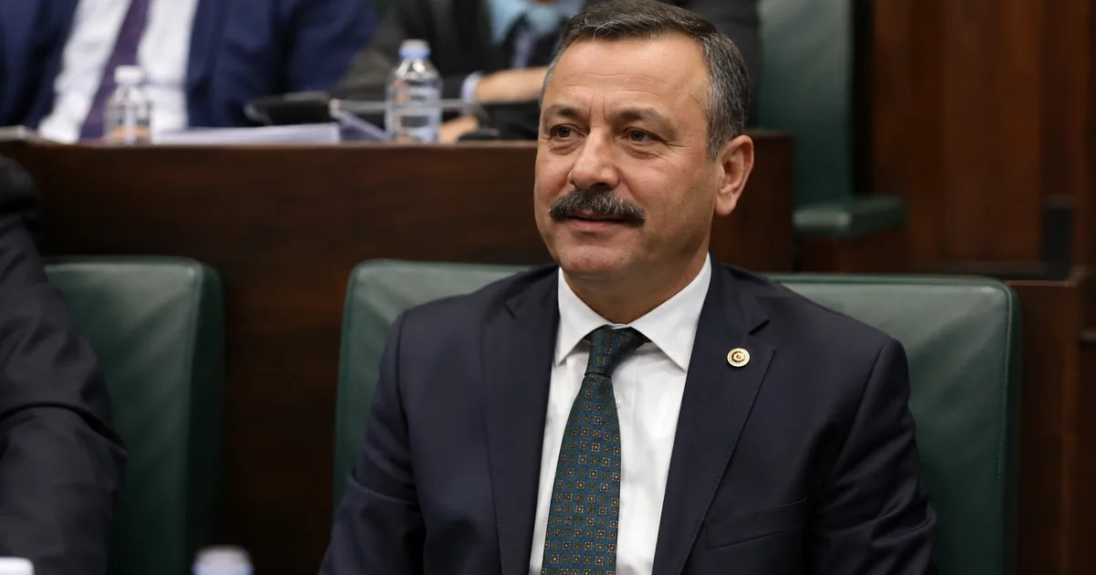 AK Partili Vekilin Eşinin Fakirlik Belgesi Alması Tartışma Yarattı