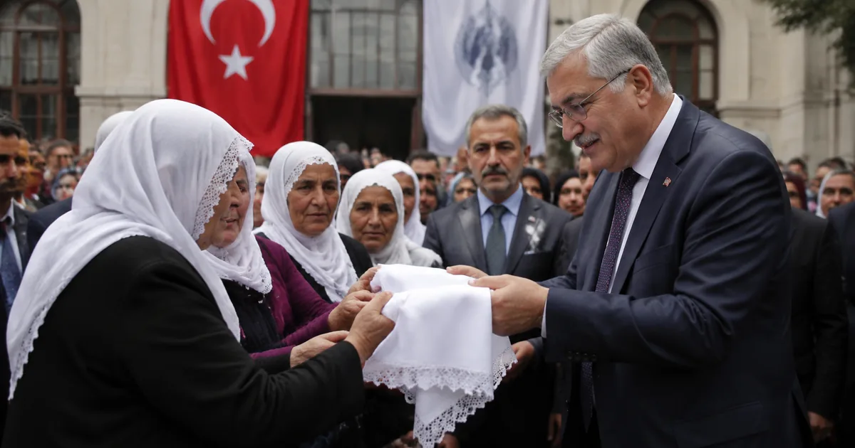 Abdullah Güler'den Barış Anneleri'ne Beyaz Tülbent Jest