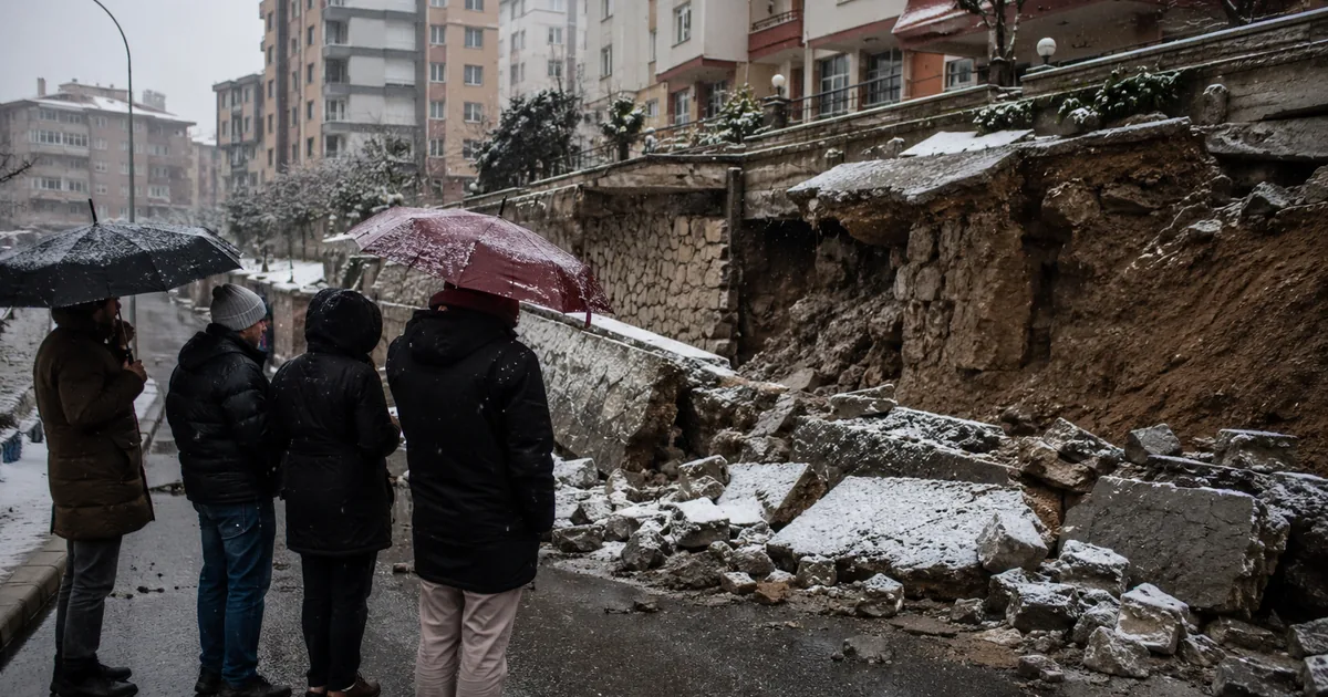 Ankara Yıldıztepe'de istinat duvarı çöktü: Mahalleli tedirgin