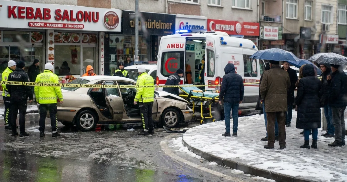 Otomobil ağaca çarpıp 50 metre sürüklendi: Sürücü yaralı