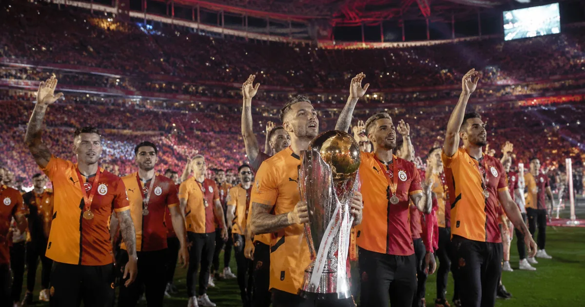 Galatasaray'ın Şampiyonluk Töreninde Yıldızlar Sahne Aldı