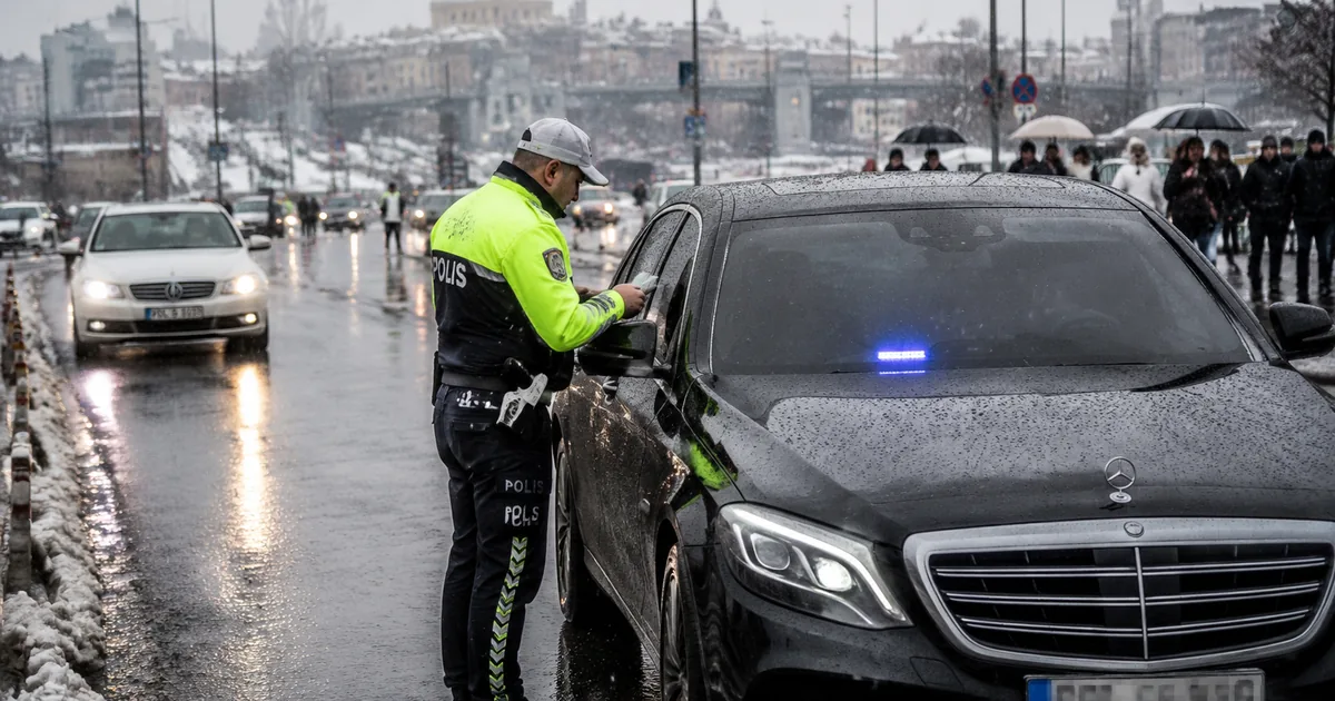 İstanbul'da Çakar Lambalı Araca 173 Bin TL Ceza Kesildi