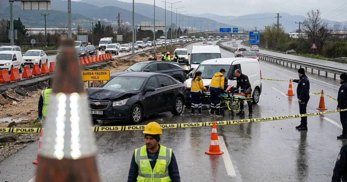 Bursa-Yalova yolunda zincirleme kaza: 5 kişi yaralandı - Son Bir Dakika