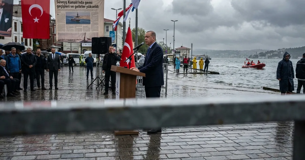 Süveyş Kanalı'nda gemi geçişleri ve gelirler yükseldi - Son Bir Dakika