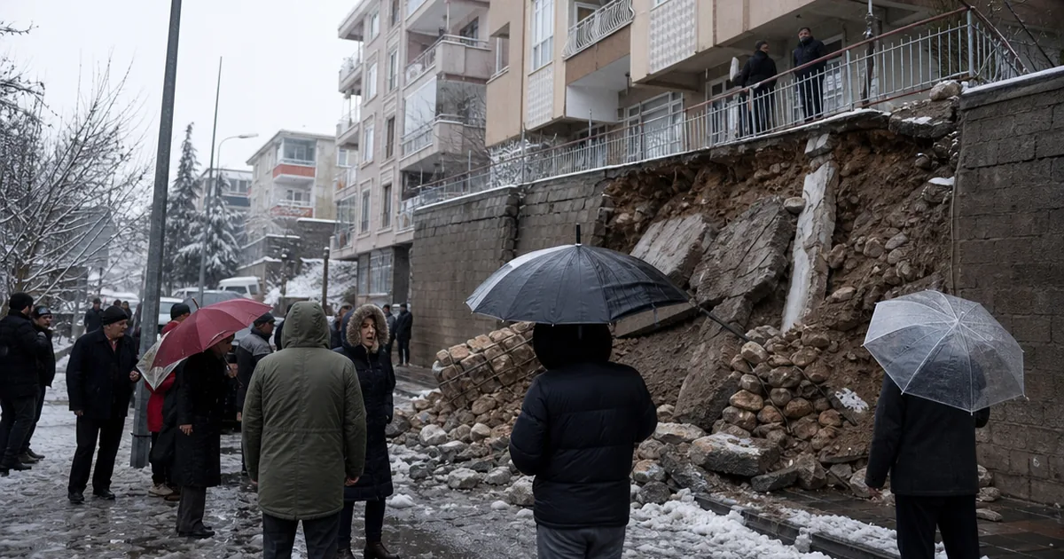 Sağanak Ankara'yı Vurdu: Duvar Çökmesi Paniğe Neden Oldu - Son Bir Dakika