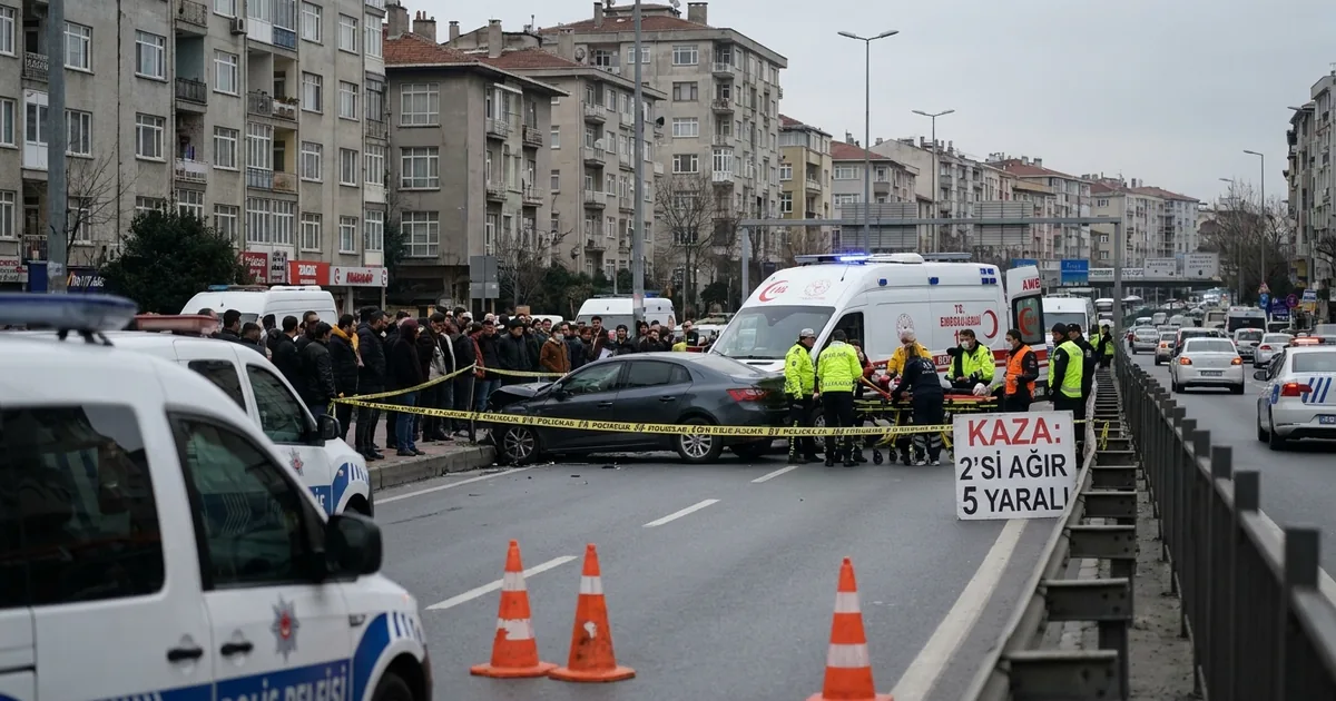Kula'da trafik kazası: 2'si ağır 5 kişi yaralandı