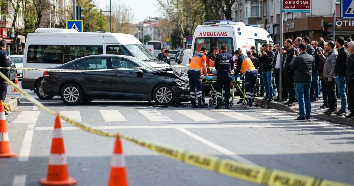 Tamir sonrası çıkan araç kavşakta kaza yaptı: 2 yaralı