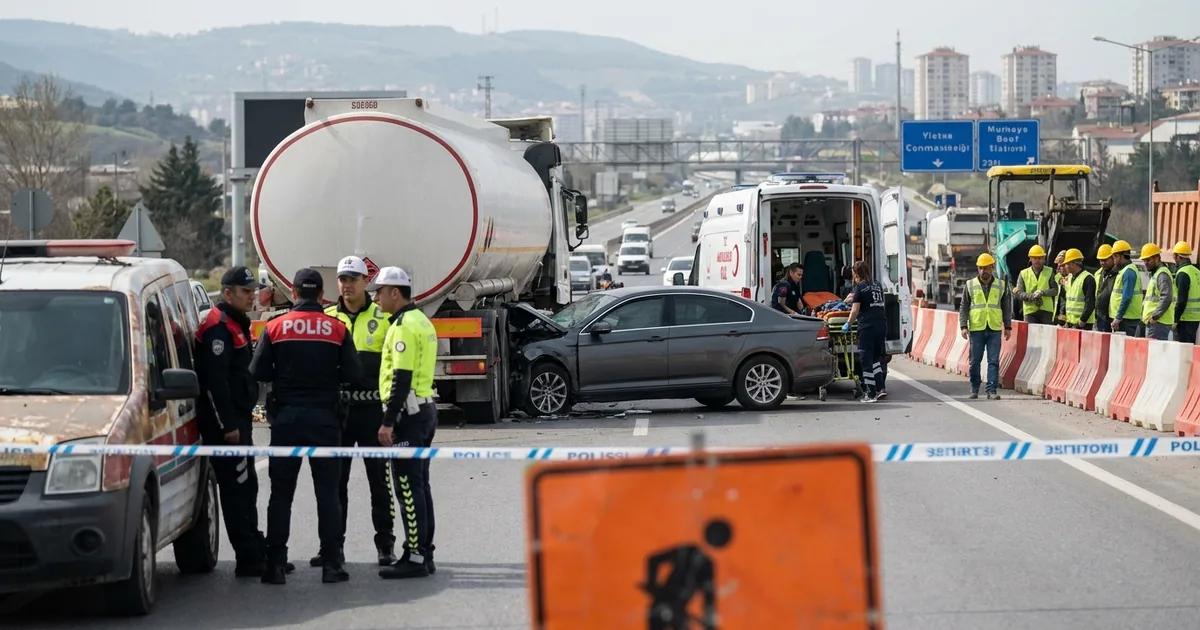 Emniyet Şeridindeki Kaza Can Aldı: Baba Öldü, 2 Çocuk Yaralı