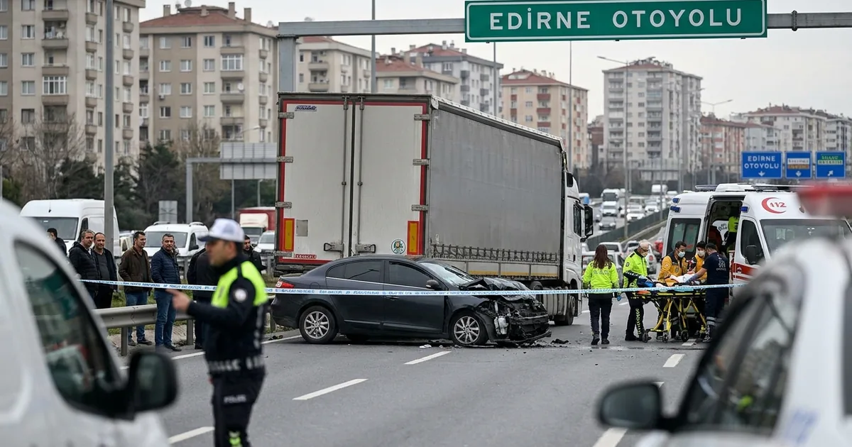 Edirne Otoyolu'nda Feci Kaza: Otomobil Tıra Çarptı, 1 Ölü