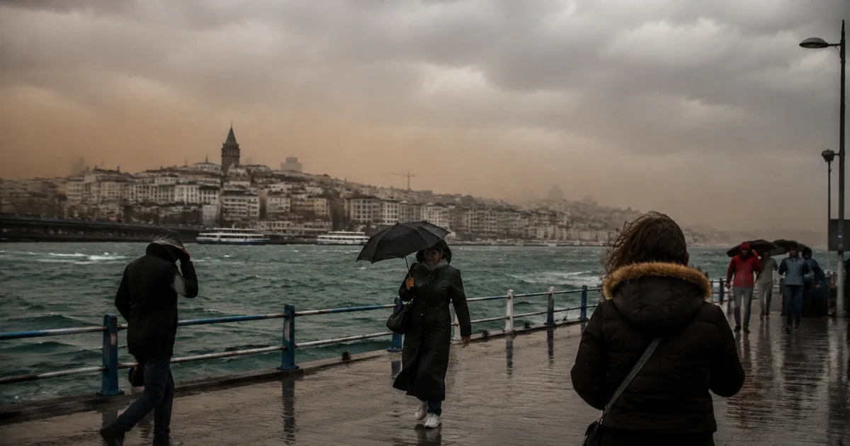 MGM uyardı: İstanbul'da sağanak, lodos ve toz taşınımı tehlikesi