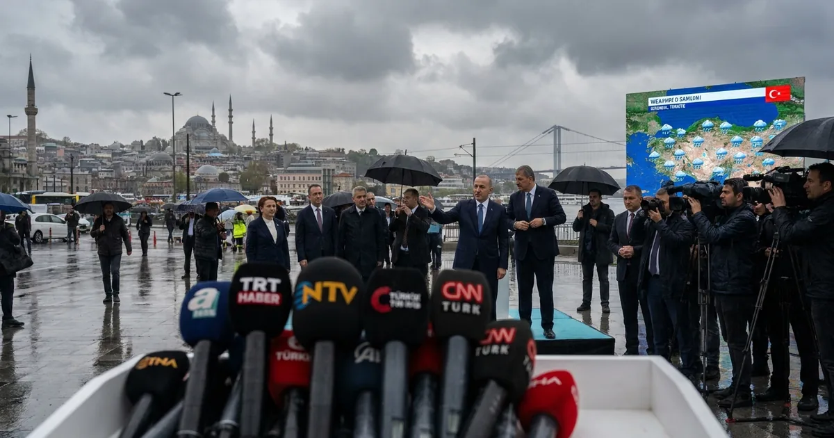 İstanbul'da Kuvvetli Sağanak Uyarısı: Sıcaklık 27 Dereceye Düşecek - Son Bir Dakika