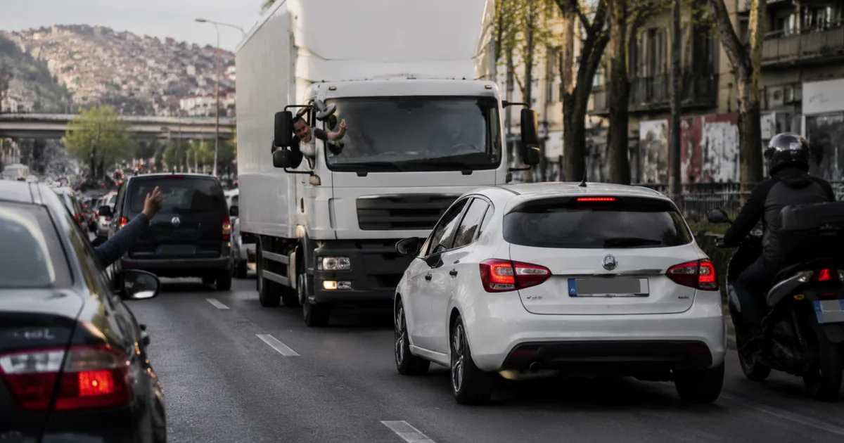 İstanbul'da trafikteki takip dehşeti kamerada: Sürücüye rekor ceza! - Son Bir Dakika
