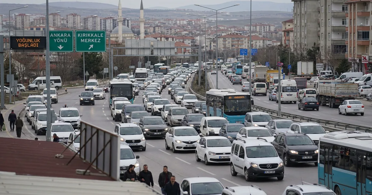 Kırıkkale'de 43 İlin Bağlantı Noktası 'Kilit Kavşak'ta Bayram Trafiği
