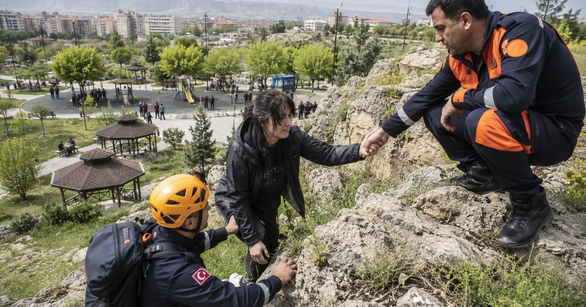Nevşehir AFAD Toptepe'de bir kadını kayalıklardan kurtardı