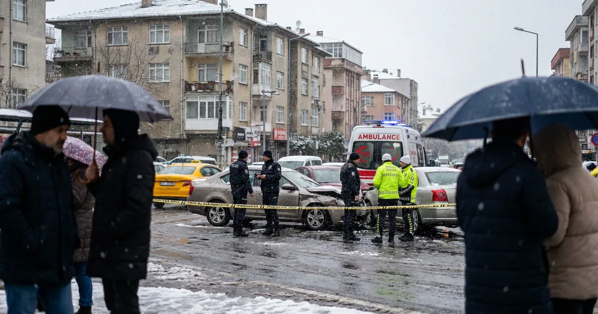 Niğde'de 6 aracın karıştığı zincirleme kaza: Sürücü kaçtı - Son Bir Dakika