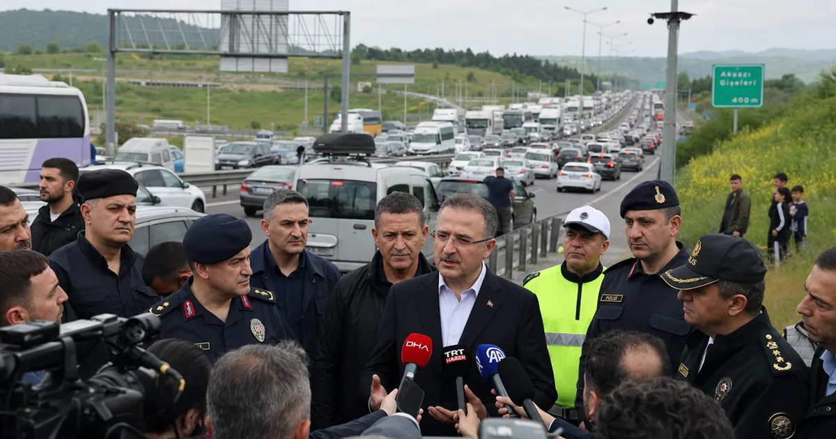 İstanbul'dan Büyük Göç Başladı: Akyazı'da Trafik Durma Noktasına Geldi - Son Bir Dakika